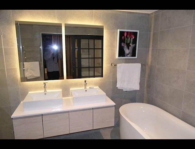 2 BEDROOM APARTMENT TO LET IN VREDEHOEK